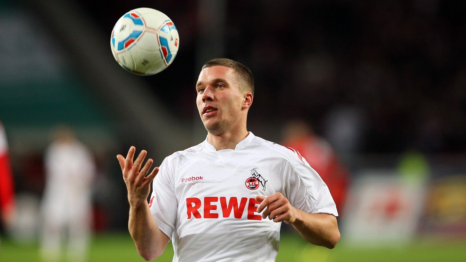 纽卡斯尔联主场2-1战胜曼联，状态回暖，纽卡斯尔联主场叫什么